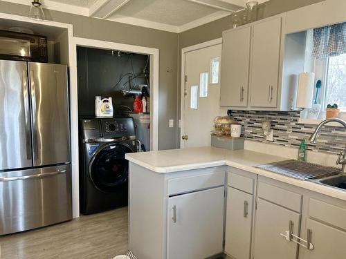 935 Armit Avenue North, Fort Frances, ON - Indoor Photo Showing Kitchen