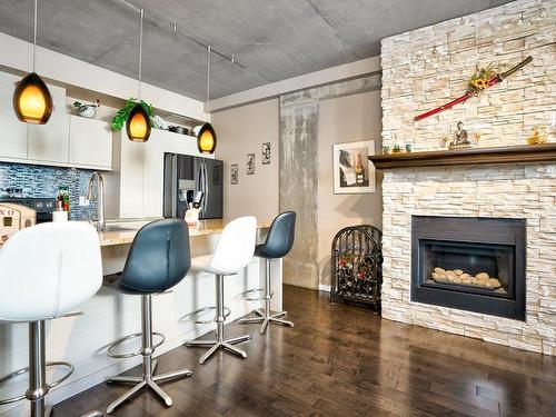 Salon - 503-9815 Boul. Leduc, Brossard, QC - Indoor Photo Showing Living Room With Fireplace