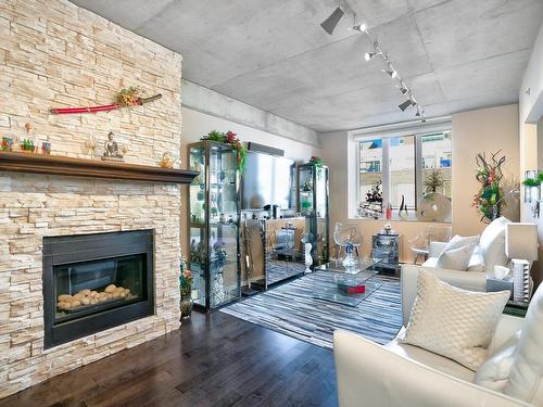 Salon - 503-9815 Boul. Leduc, Brossard, QC - Indoor Photo Showing Living Room With Fireplace