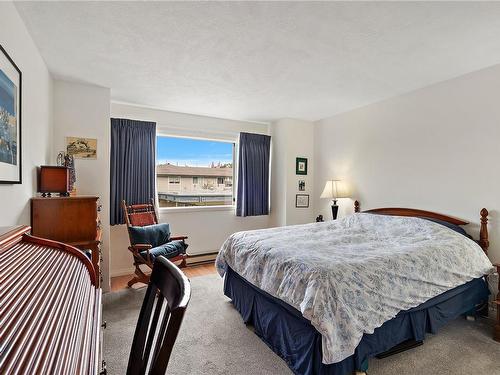 402-1220 Fort St, Victoria, BC - Indoor Photo Showing Bedroom