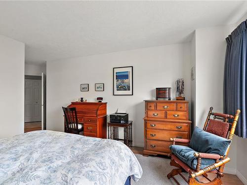 402-1220 Fort St, Victoria, BC - Indoor Photo Showing Bedroom