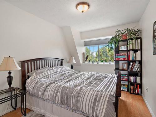 402-1220 Fort St, Victoria, BC - Indoor Photo Showing Bedroom