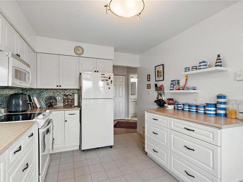 402-1220 Fort St, Victoria, BC - Indoor Photo Showing Kitchen