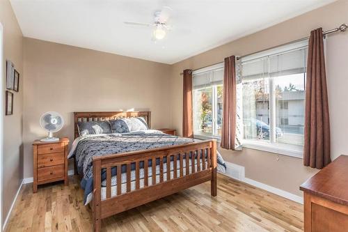 930-932 Lawson Avenue, Kelowna, BC - Indoor Photo Showing Bedroom