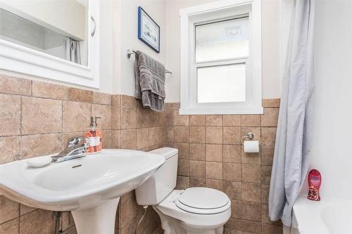 930-932 Lawson Avenue, Kelowna, BC - Indoor Photo Showing Bathroom