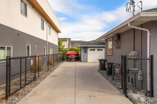 930-932 Lawson Avenue, Kelowna, BC - Outdoor With Exterior