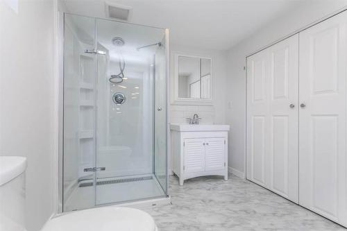 930-932 Lawson Avenue, Kelowna, BC - Indoor Photo Showing Bathroom