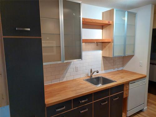 315-450 All Star Court, Kelowna, BC - Indoor Photo Showing Kitchen