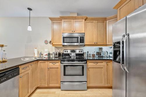 314-2070 Boucherie Road, West Kelowna, BC - Indoor Photo Showing Kitchen With Stainless Steel Kitchen