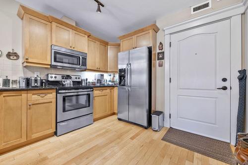 314-2070 Boucherie Road, West Kelowna, BC - Indoor Photo Showing Kitchen