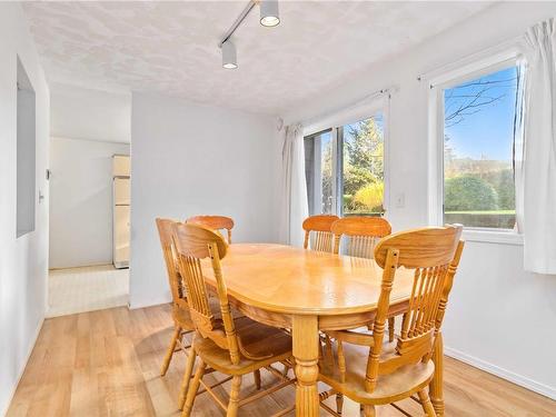 102-1801 Fern St, Victoria, BC - Indoor Photo Showing Dining Room