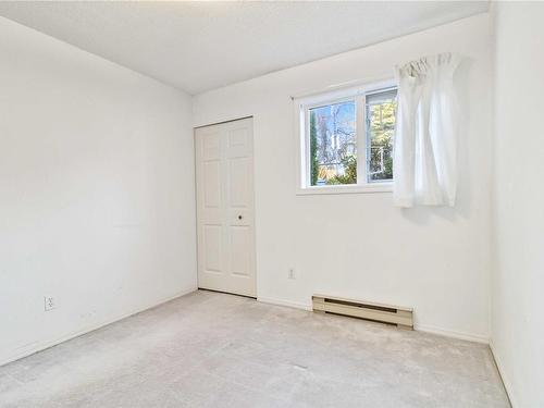 102-1801 Fern St, Victoria, BC - Indoor Photo Showing Other Room