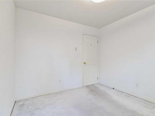 102-1801 Fern St, Victoria, BC - Indoor Photo Showing Other Room