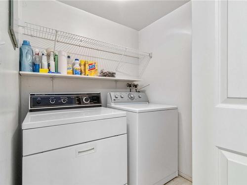 102-1801 Fern St, Victoria, BC - Indoor Photo Showing Laundry Room