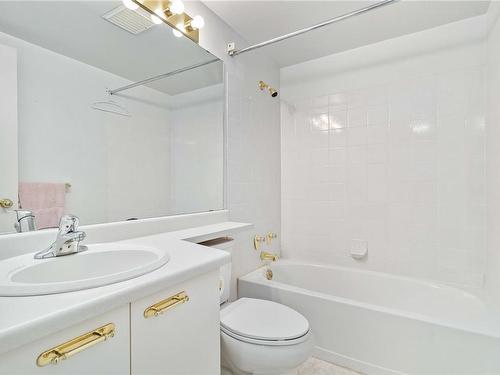 102-1801 Fern St, Victoria, BC - Indoor Photo Showing Bathroom