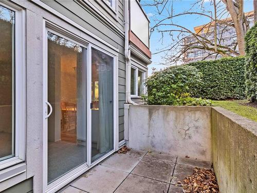 102-1801 Fern St, Victoria, BC - Outdoor