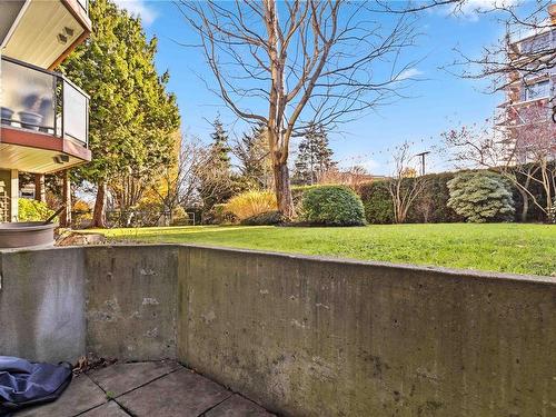 102-1801 Fern St, Victoria, BC - Outdoor