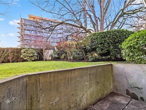 102-1801 Fern St, Victoria, BC - Outdoor