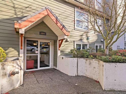 102-1801 Fern St, Victoria, BC - Outdoor