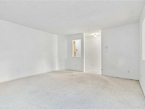 102-1801 Fern St, Victoria, BC - Indoor Photo Showing Other Room