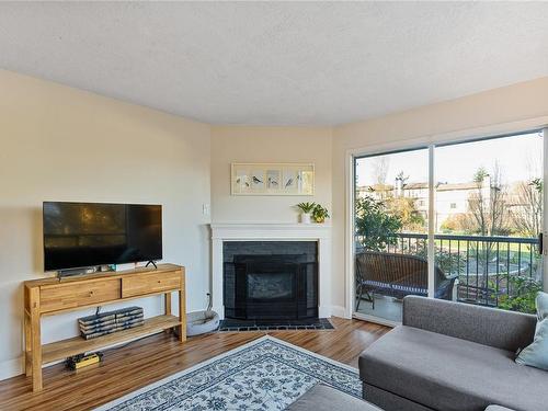 204-1714 Fort St, Victoria, BC - Indoor Photo Showing Living Room With Fireplace