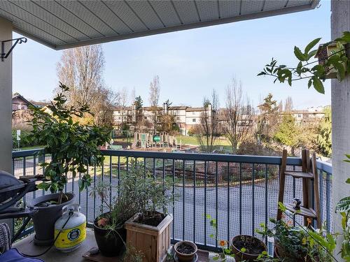 204-1714 Fort St, Victoria, BC - Outdoor