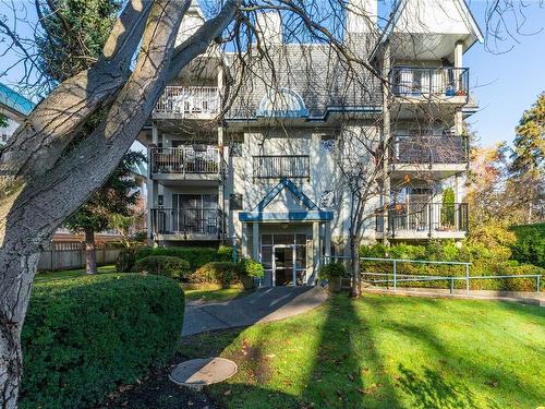 204-1714 Fort St, Victoria, BC - Outdoor