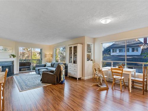 204-1714 Fort St, Victoria, BC - Indoor Photo Showing Living Room With Fireplace