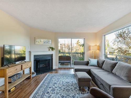 204-1714 Fort St, Victoria, BC - Indoor Photo Showing Living Room With Fireplace