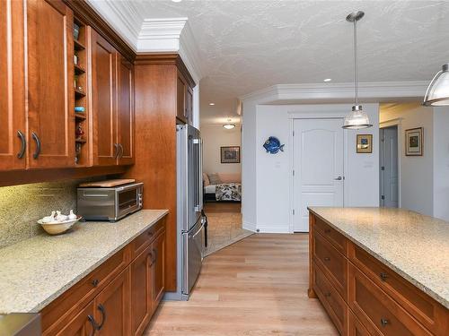 333-3666 Royal Vista Way, Courtenay, BC - Indoor Photo Showing Kitchen