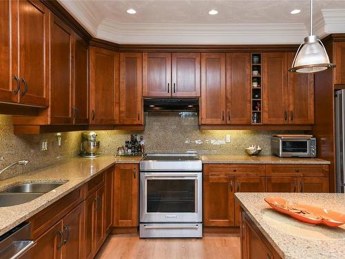 333-3666 Royal Vista Way, Courtenay, BC - Indoor Photo Showing Kitchen With Double Sink