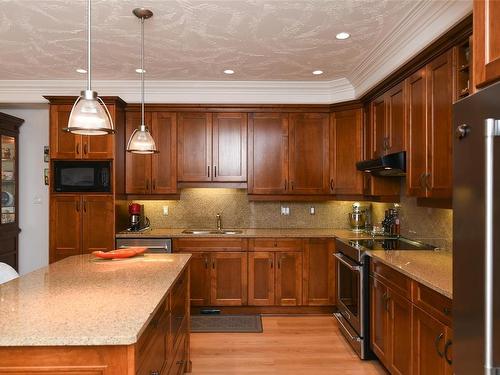 333-3666 Royal Vista Way, Courtenay, BC - Indoor Photo Showing Kitchen