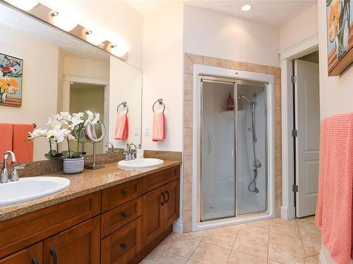 333-3666 Royal Vista Way, Courtenay, BC - Indoor Photo Showing Bathroom