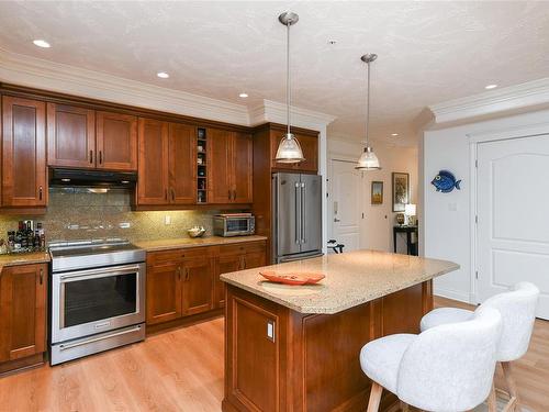 333-3666 Royal Vista Way, Courtenay, BC - Indoor Photo Showing Kitchen