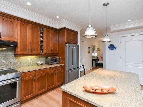 333-3666 Royal Vista Way, Courtenay, BC - Indoor Photo Showing Kitchen