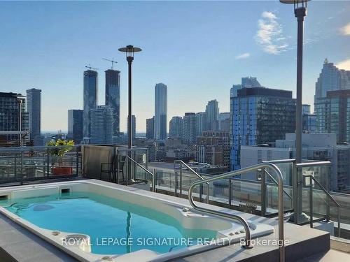 Ph16-320 Richmond St E, Toronto, ON - Outdoor With In Ground Pool With View