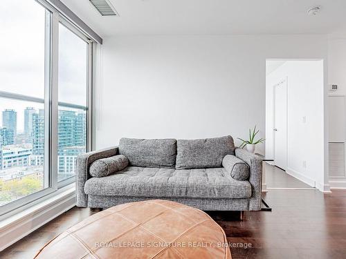 Ph16-320 Richmond St E, Toronto, ON - Indoor Photo Showing Living Room