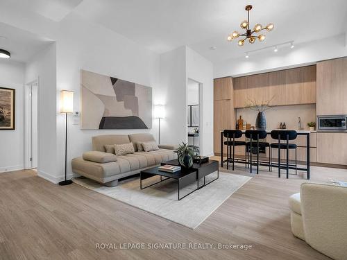 81 Shuter St, Toronto, ON - Indoor Photo Showing Living Room