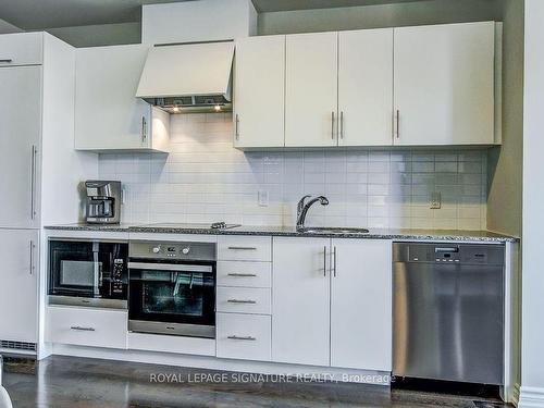 419-23 Glebe Rd W, Toronto, ON - Indoor Photo Showing Kitchen With Upgraded Kitchen