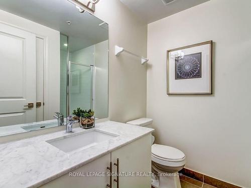 419-23 Glebe Rd W, Toronto, ON - Indoor Photo Showing Bathroom