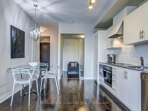 419-23 Glebe Rd W, Toronto, ON - Indoor Photo Showing Kitchen With Upgraded Kitchen