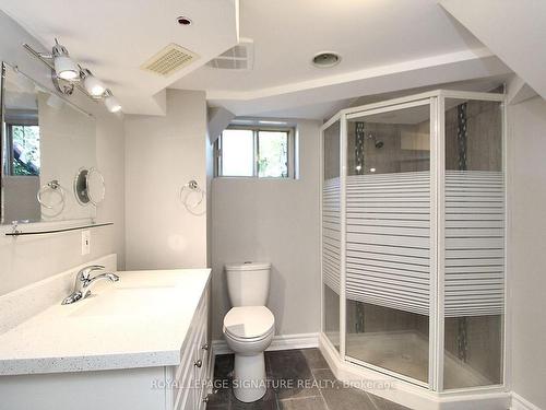 27 Cornwallis Dr, Toronto, ON - Indoor Photo Showing Bathroom