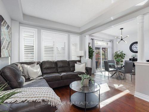 1813 Lamstone St, Innisfil, ON - Indoor Photo Showing Living Room