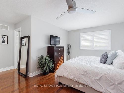 1813 Lamstone St, Innisfil, ON - Indoor Photo Showing Bedroom