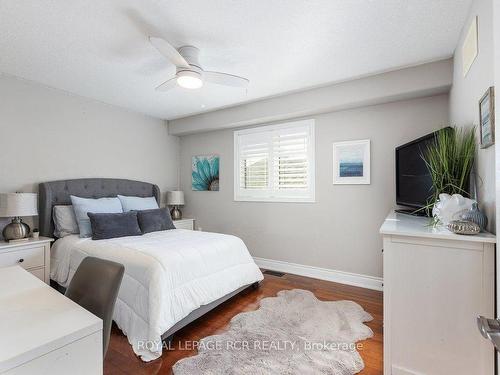 1813 Lamstone St, Innisfil, ON - Indoor Photo Showing Bedroom