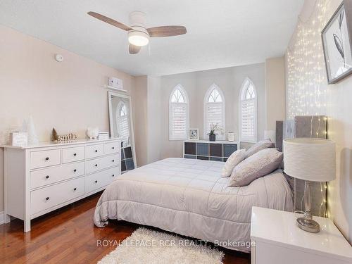 1813 Lamstone St, Innisfil, ON - Indoor Photo Showing Bedroom