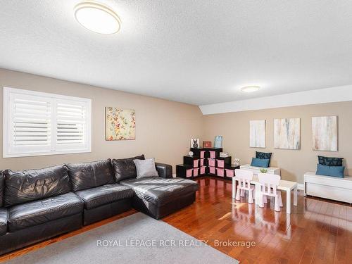 1813 Lamstone St, Innisfil, ON - Indoor Photo Showing Living Room