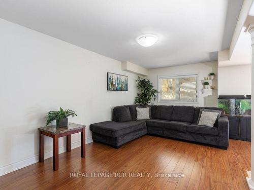 1813 Lamstone St, Innisfil, ON - Indoor Photo Showing Living Room