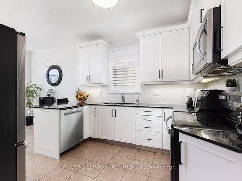 1813 Lamstone St, Innisfil, ON - Indoor Photo Showing Kitchen