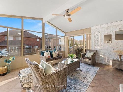 74 Littleleaf Cres, Markham, ON - Indoor Photo Showing Living Room